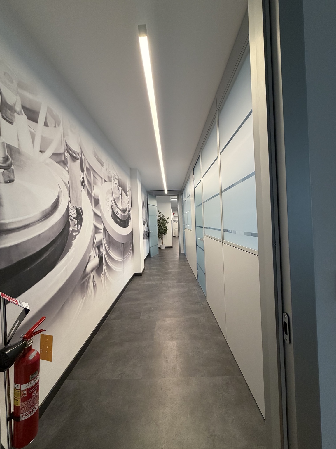 Corridoio degli uffici riqualificato